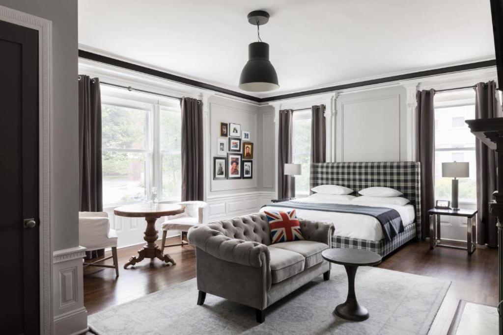 The George Montclair Hotel Buitenkant foto