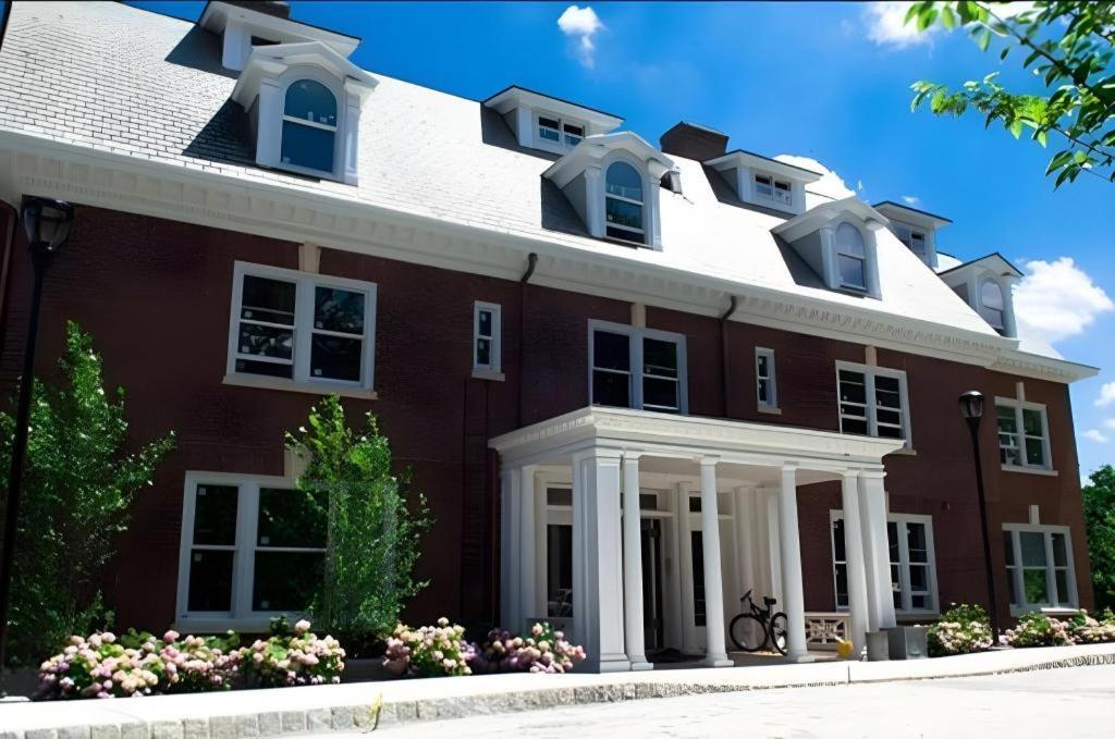 The George Montclair Hotel Buitenkant foto