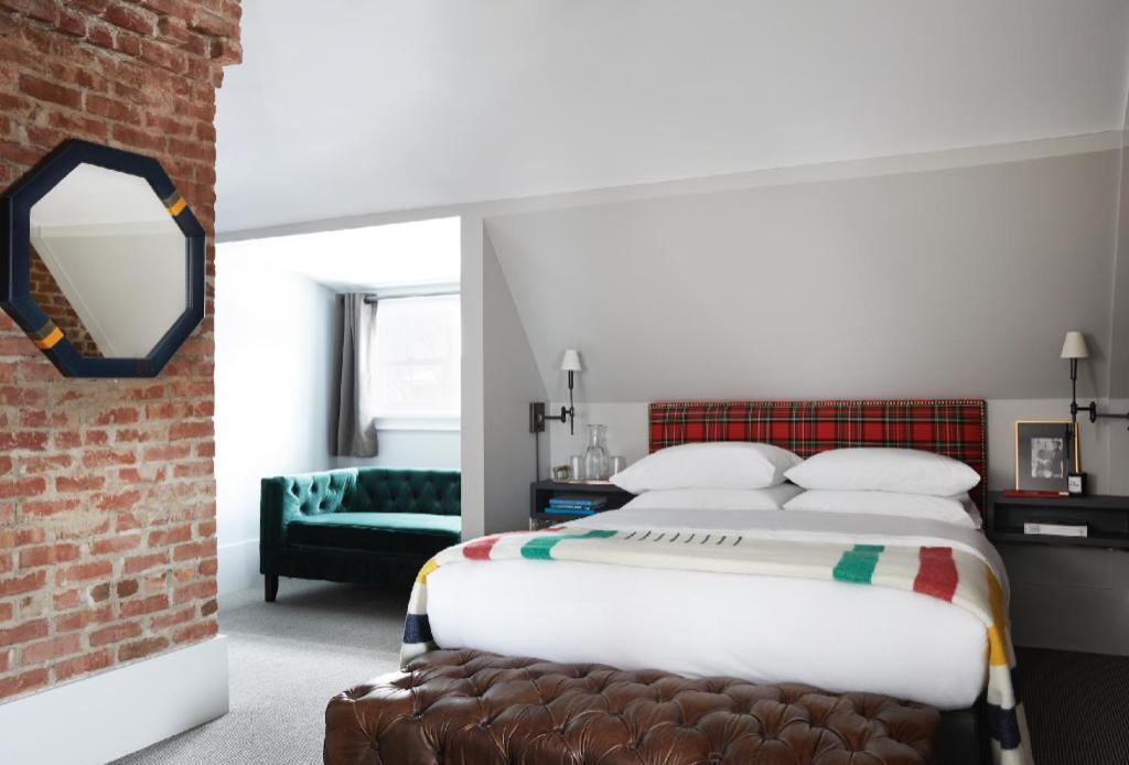 The George Montclair Hotel Buitenkant foto